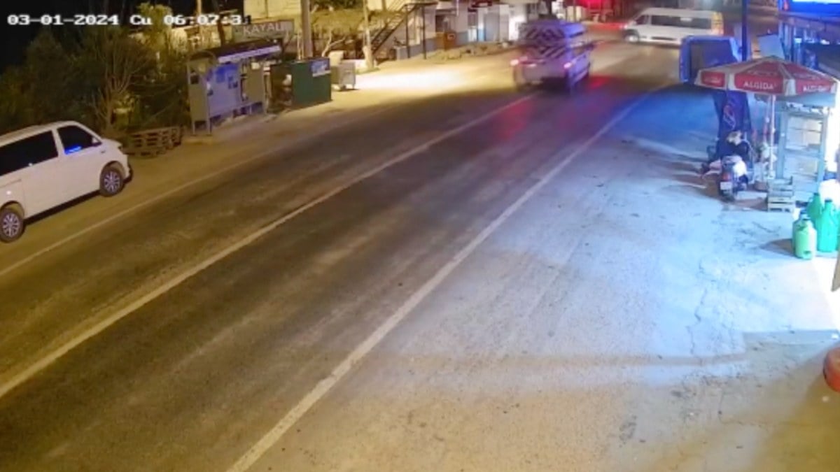 Muğla’da iki minibüsün karıştığı kazada 28 kişi yaralandı