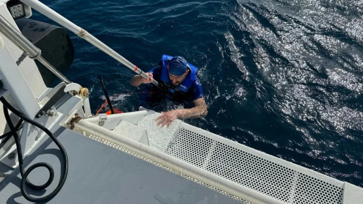 Muğla’da yüzerek Yunanistan’a geçmeye çalıştı: Bitkin düştü