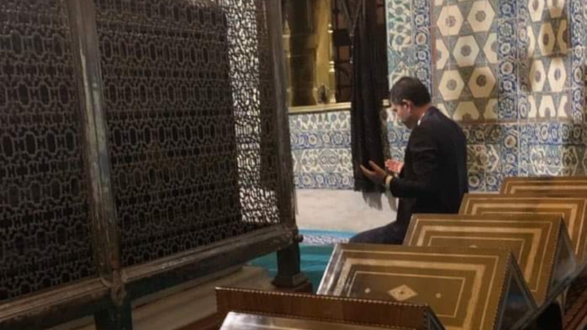 Murat Kurum güne Eyüpsultan’da sabah namazıyla başladı