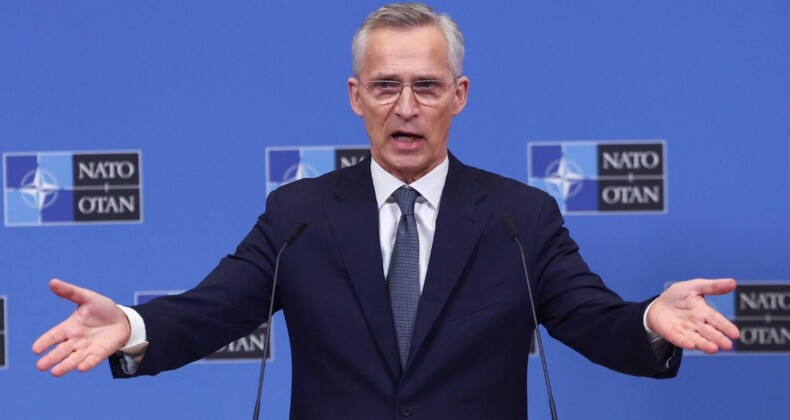 NATO Genel Sekreteri Stoltenberg: Ukrayna’ya daha fazla mühimmat vermeliyiz