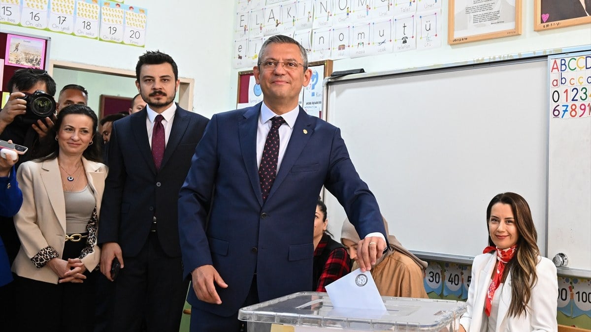 Özgür Özel’den ilk mesaj: “Tüm tercihler başımızın tacıdır”