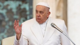 Papa Franciscus: Kilise, cinsel istismar mağdurlarını dinlemeli
