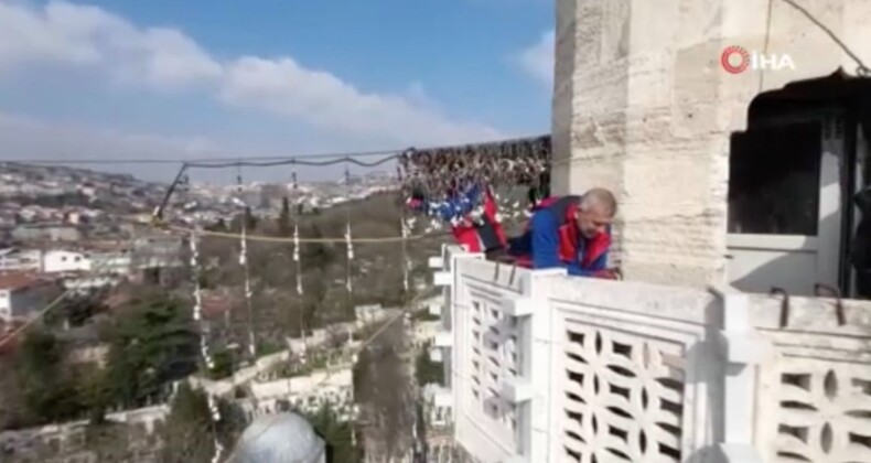 Ramazan ayının simgesi: Mahyaların ilki Eyüpsultan Camii’ne asıldı