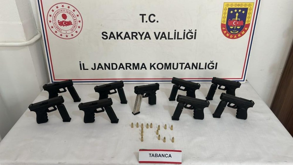 Sakarya’da jandarmanın durdurduğu araçtan cephanelik çıktı