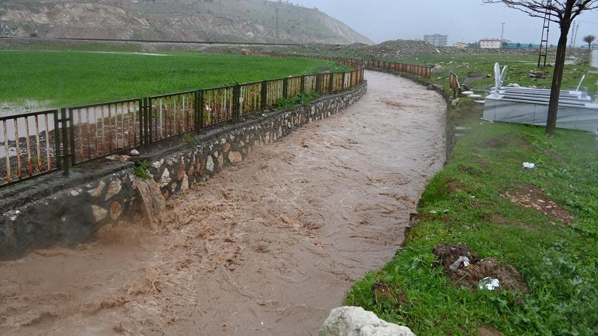 Siirt’te sağanak etkili oldu: Evleri su bastı