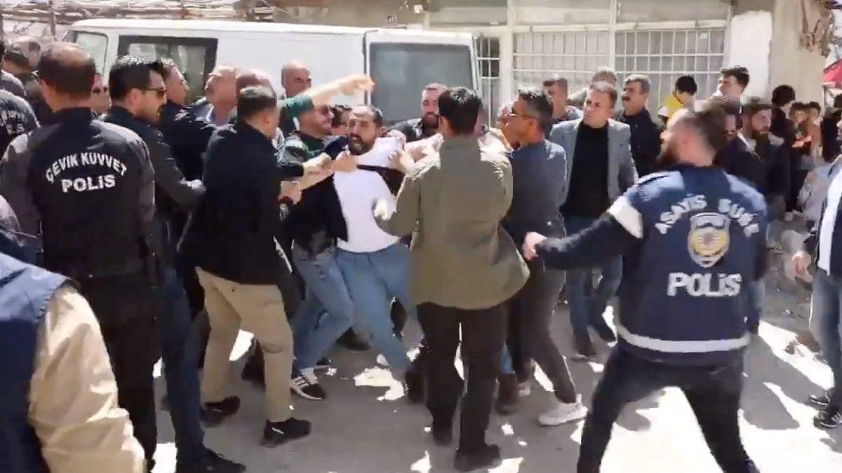 Şırnak’ta DEM Partililer oy kullanmaya giden güvenlik güçlerine hakaret savurdu