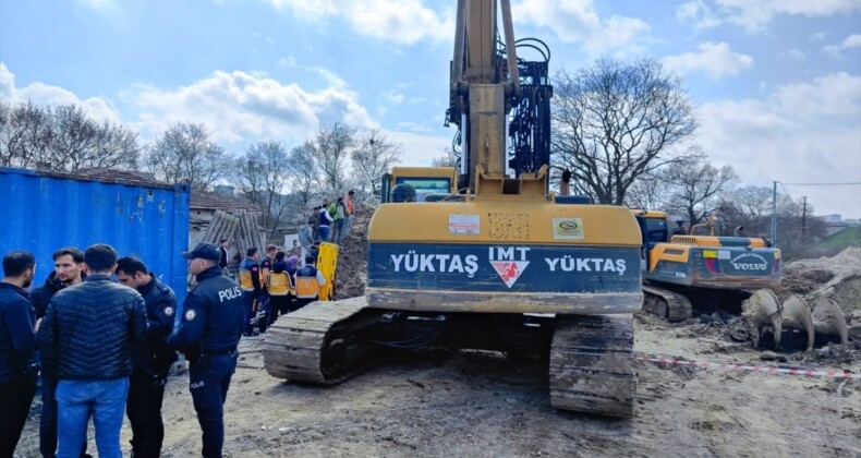 Tekirdağ’da toprak kaydı: 2 işçiyi kurtarma çalışması başlatıldı