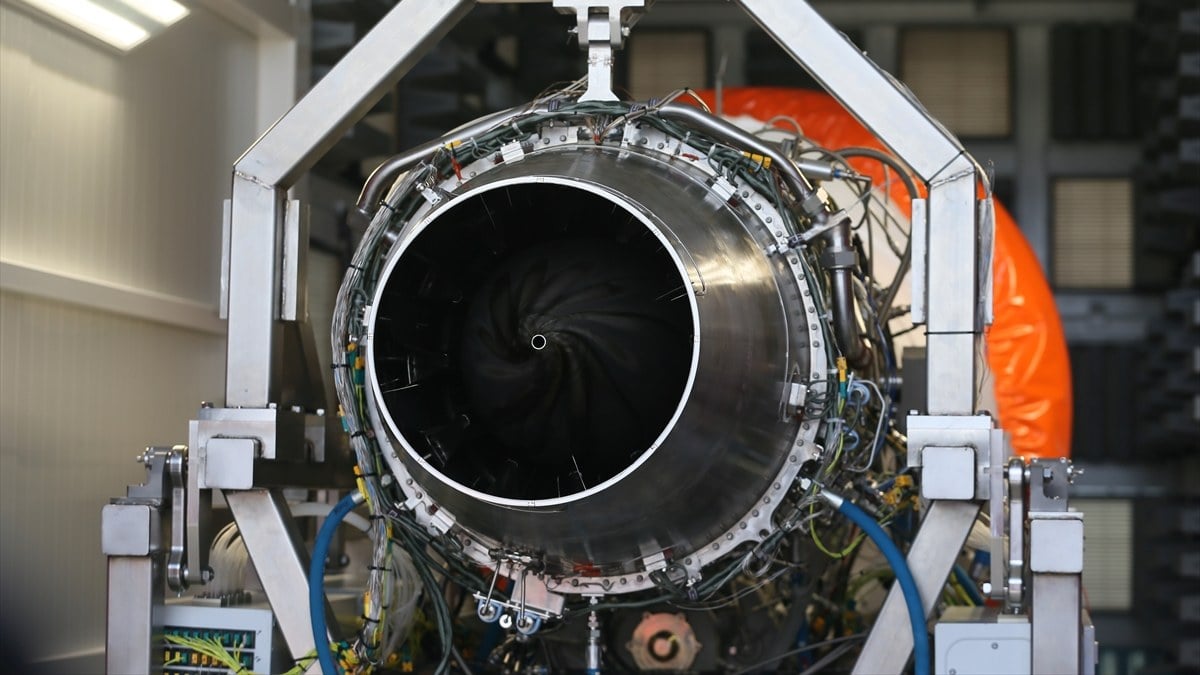 Türkiye’nin ilk askeri uçak motoru “TEI-TF6000” tanıtıldı