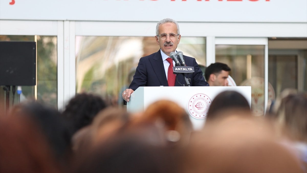 Uraloğlu: Antalya-Alanya otoyolu ile yolculuk 1 saat bile sürmeyecek