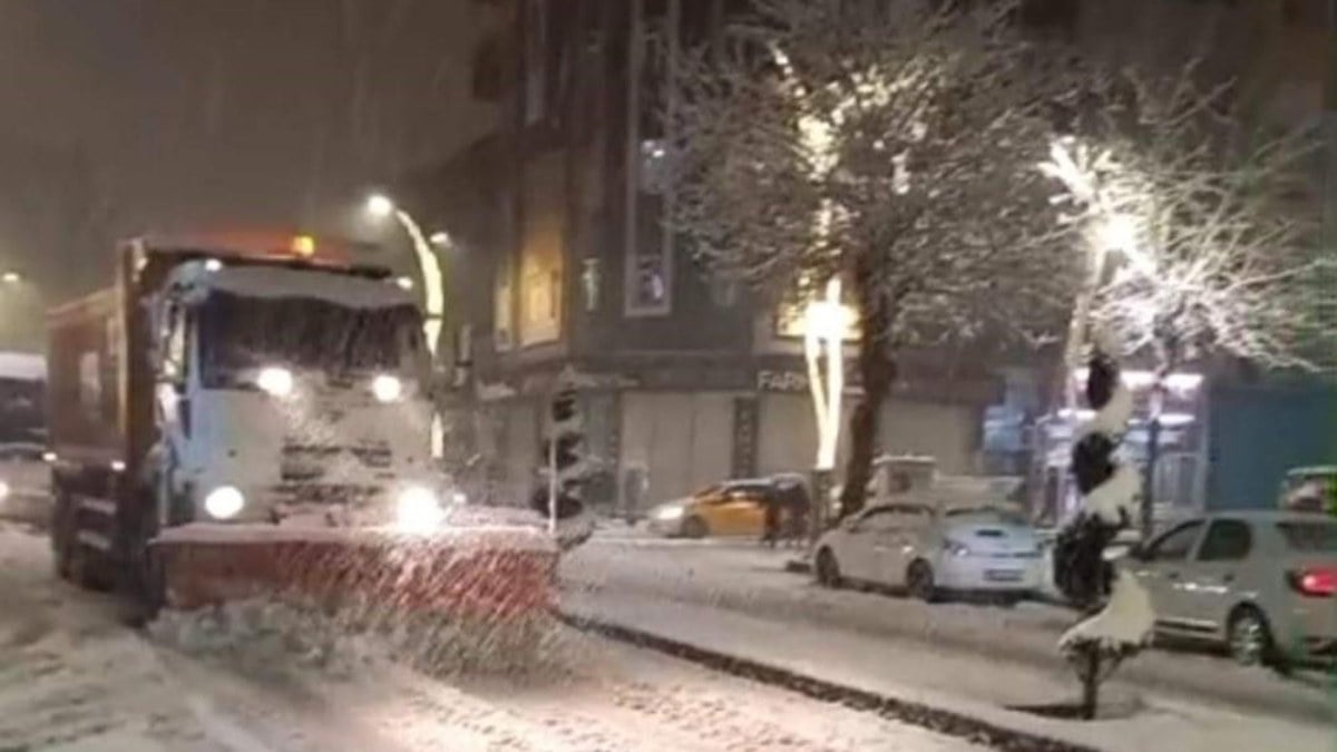 Van’da 446 yerleşim yerinin yolu ulaşıma kapandı
