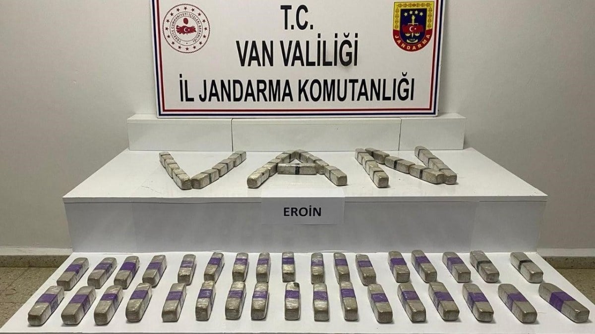 Van’da zehir tacirlerine baskın! 14 kilo eroin ele geçirildi
