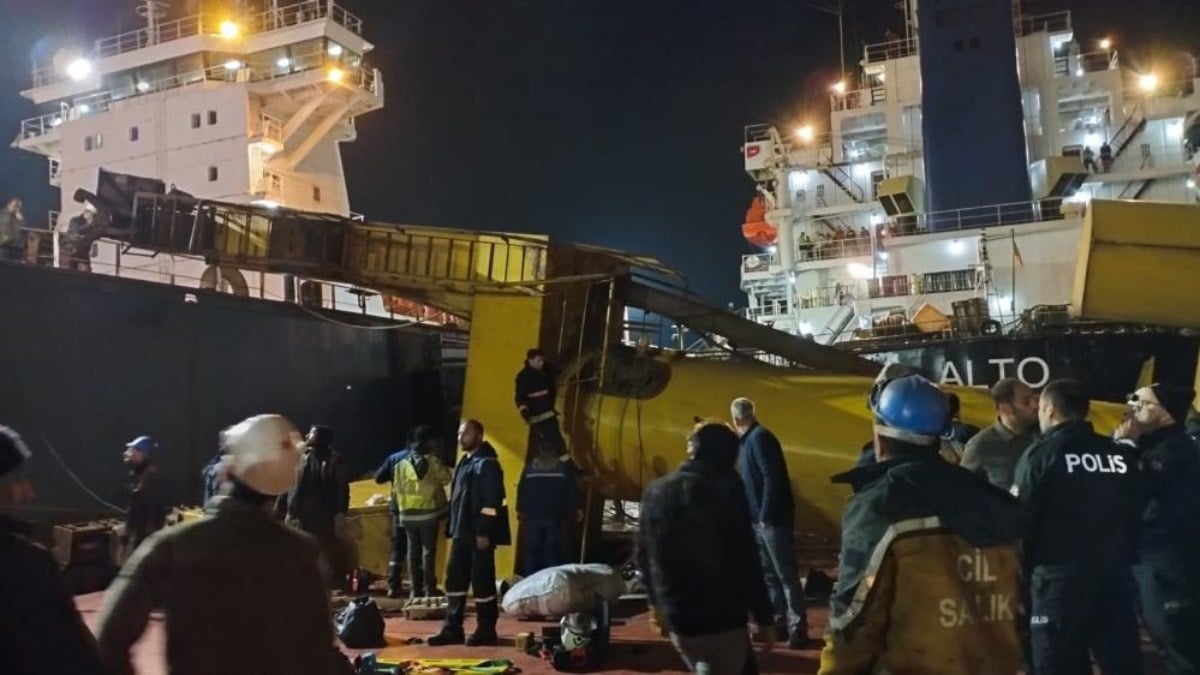 Yalova’da kule vinci devrildi: Operatör hayatını kaybetti