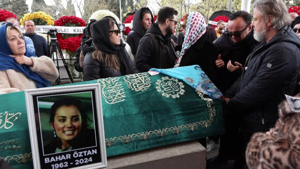 Yeşilçam’ın ünlü oyuncusu Bahar Öztan gözyaşlarıyla uğurlandı