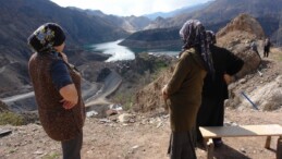 Yusufeli Barajı’ndaki su çekilince, batık köyler yeniden göründü: İzlemeye geldiler