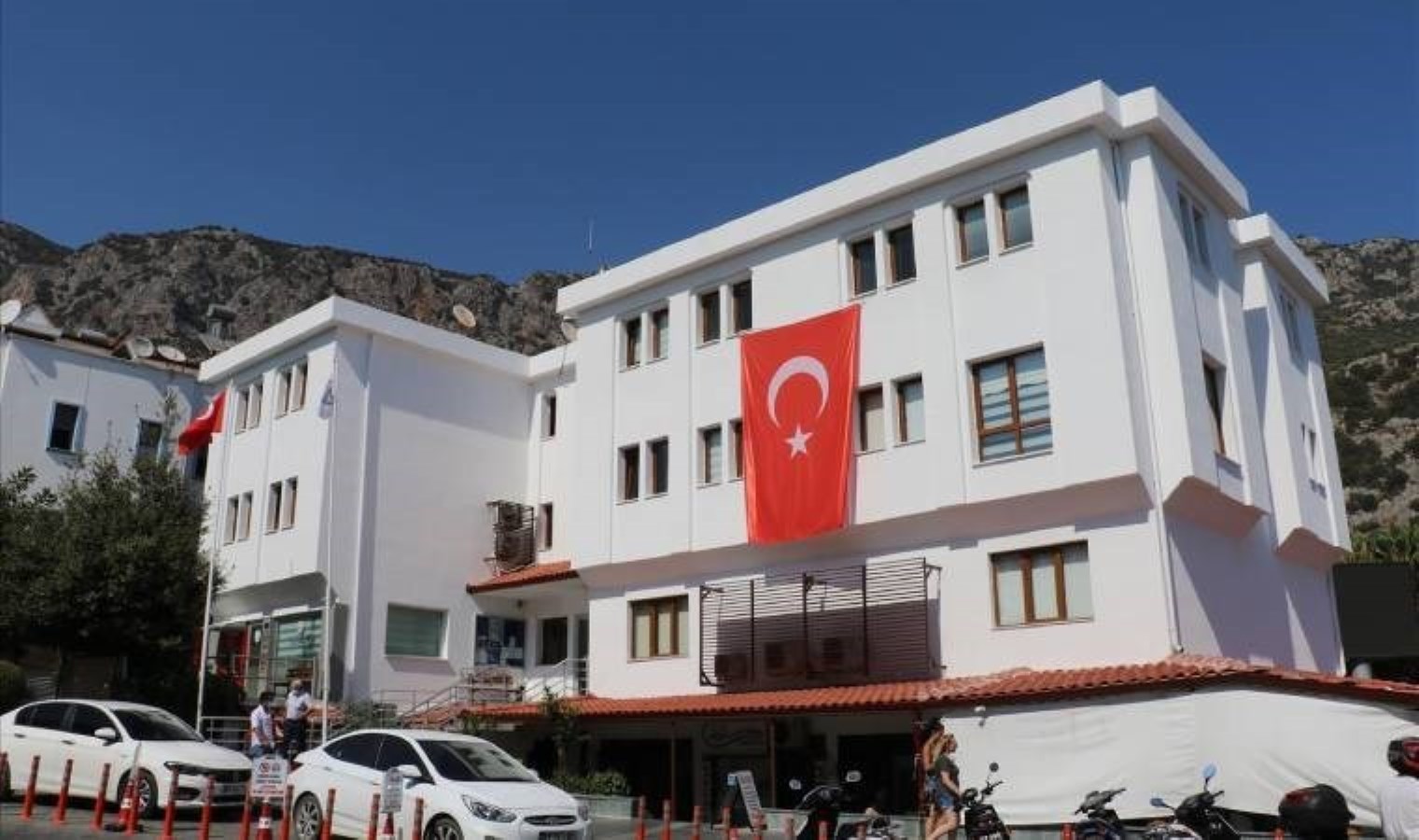 10 yıldır AKP’nin idaresinde olan Kaş Belediyesi’nin kasası sıfırlanmış: ‘400 milyon lira borcu var. Kasada 1 lira yok’