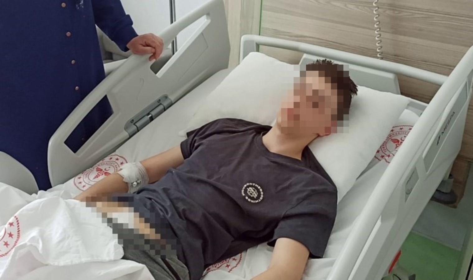 15 yaşındaki çocuk vefattan döndü: Evvel sigara istediler, akabinde darbedip bıçakladılar!