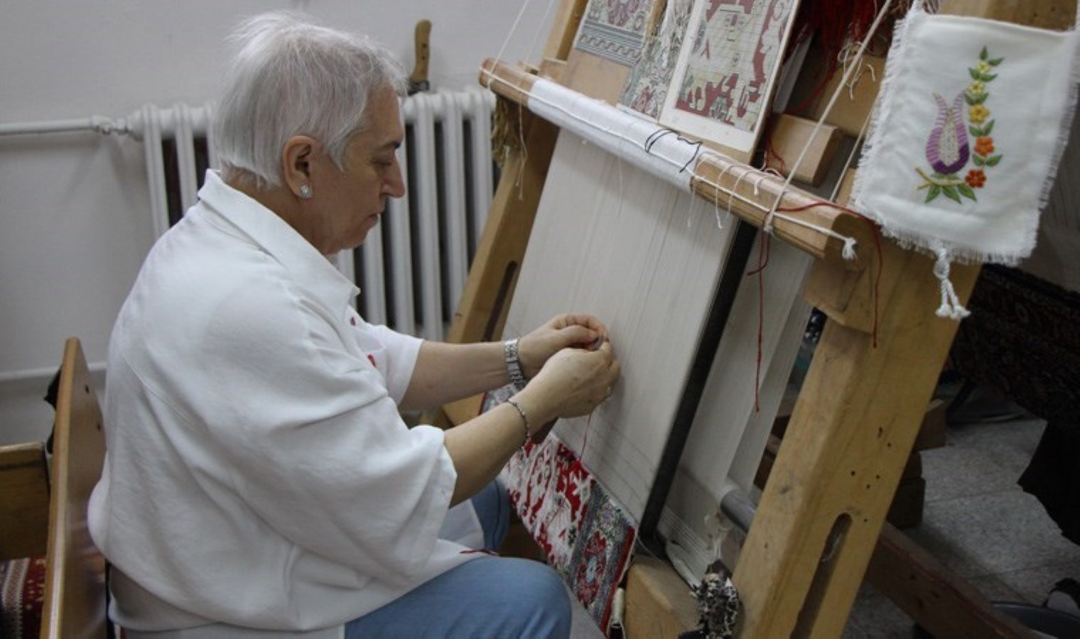 230 bin ilmek atarak dokudu, 100 bin lira bedel biçti