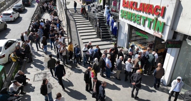 3’te biri fiyatına satılıyor! İstanbul’da ucuz baklava kuyruğu