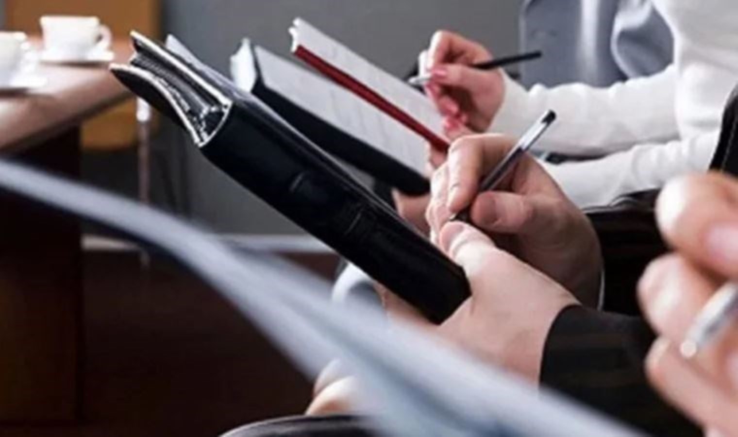 5.8 milyarlık ihaleler tanıdıklara hisse edildi