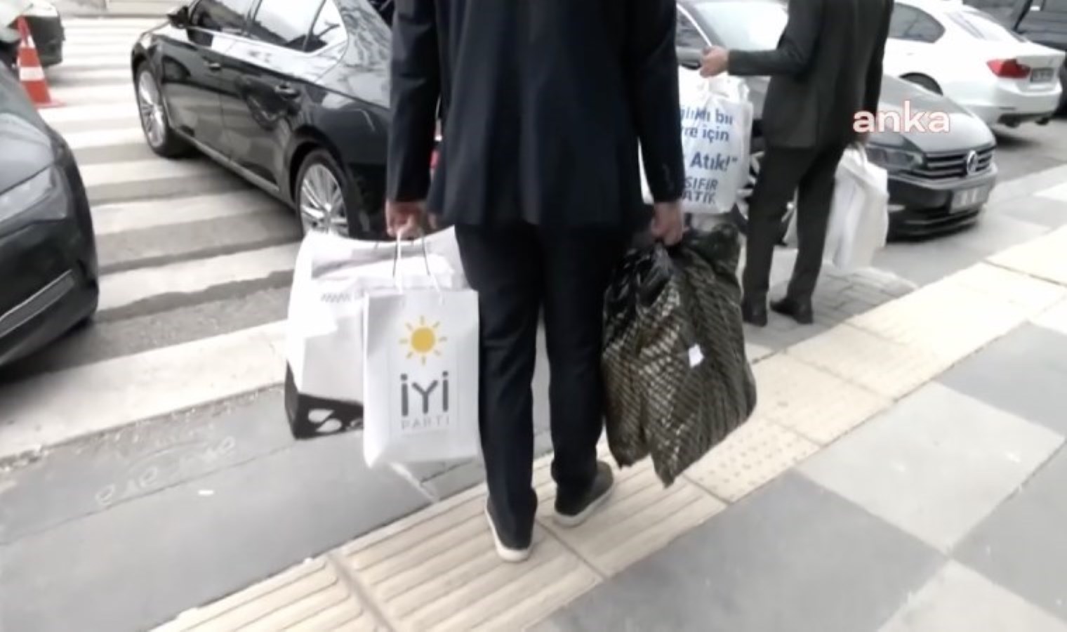 Aday olmayacağını açıklamıştı… Meral Akşener makam odasından eşyalarını toplattı