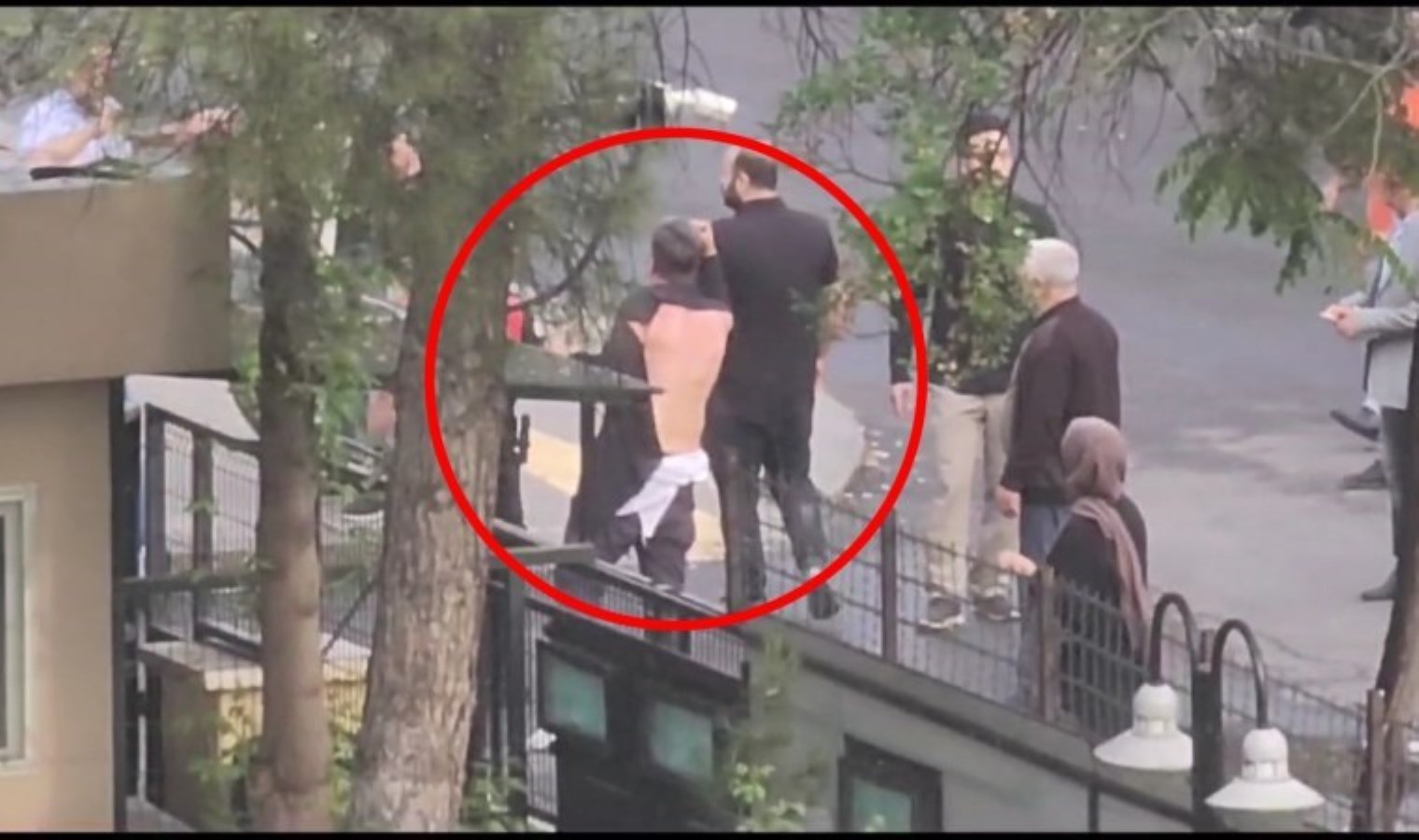 Adliye içinde hengame: Polis biber gazı ile müdahale etti