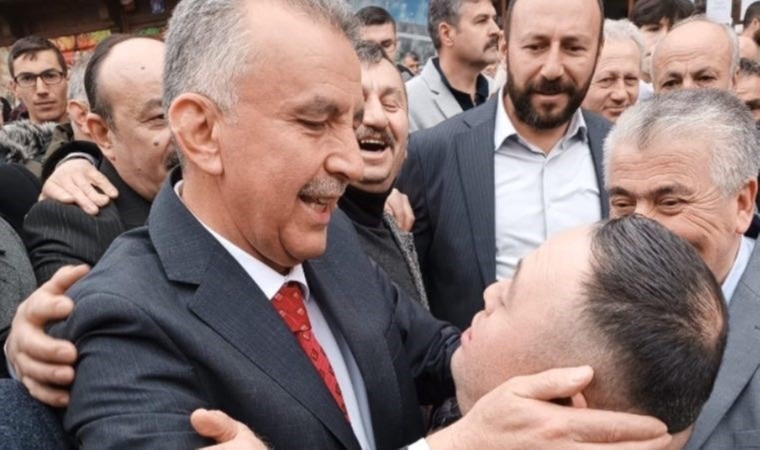 AKP’den aday gösterilmeyince bağımsız aday oldu, seçimi kazandı