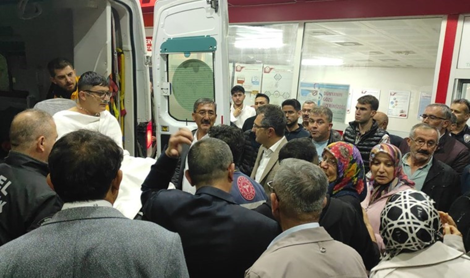 AKP’li liderin çalışanı bıçaklandı: CHP’li adayın eşi gözaltında