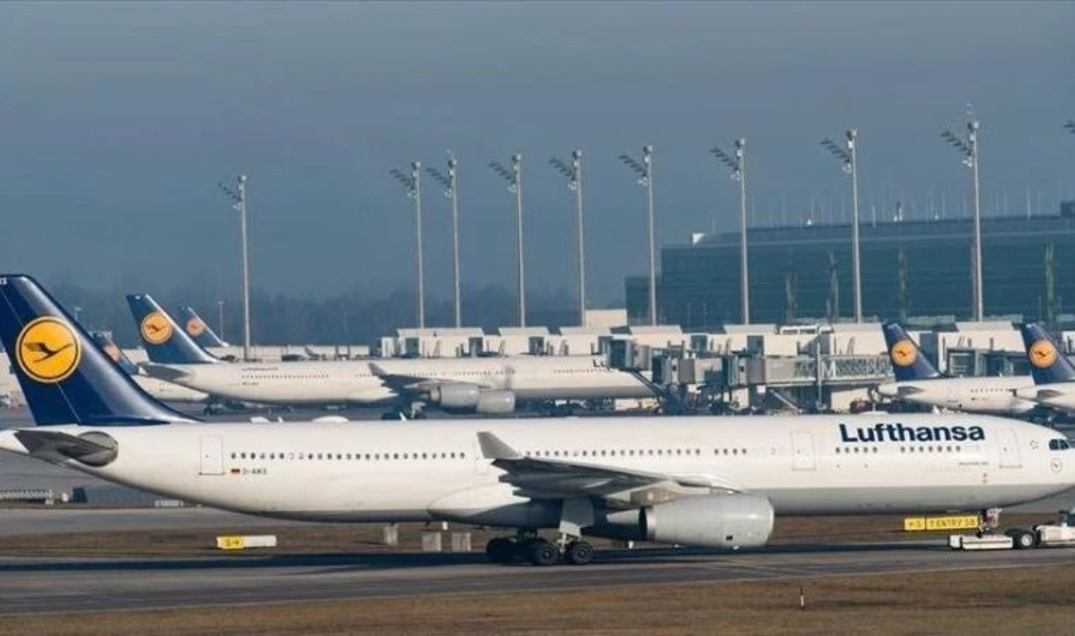 Alman hava yolu şirketi Lufthansa, Tahran ve Beyrut’a uçuşlarını 30 Nisan’a kadar iptal etti