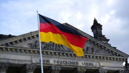 Almanya’da yatırımcı inancı beklenenden fazla yükseldi