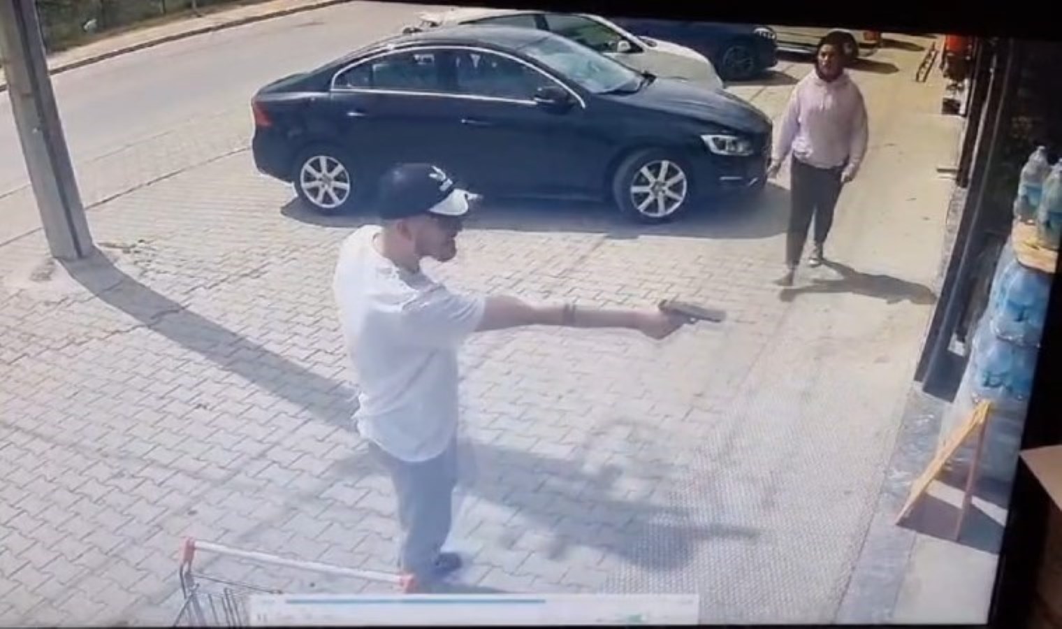 Anbean kameraya yansıdı… Markette çalışan husumetlisini vurdu!