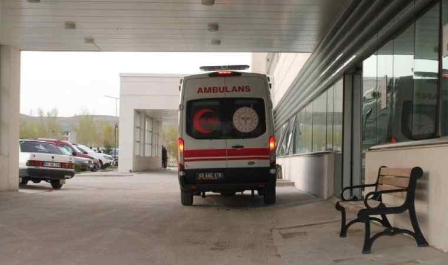 Antalya’da otel servis aracı devrildi: Çok sayıda yaralı var!