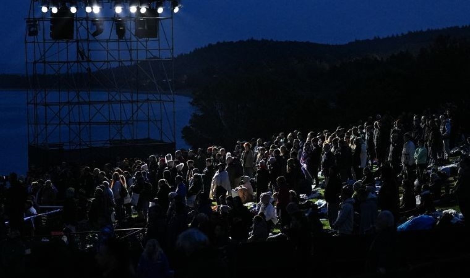 Anzak Koyu’nda klâsik ‘Şafak Ayini’ yapıldı