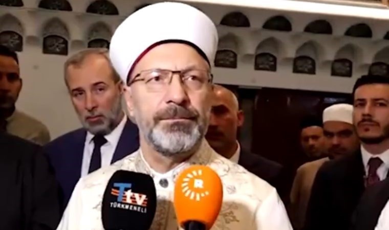 Arapça soruyu anlamamıştı… Diyanet İşleri Başkanı Ali Erbaş’a Kuran’ın Türkçe mealini gönderdiler