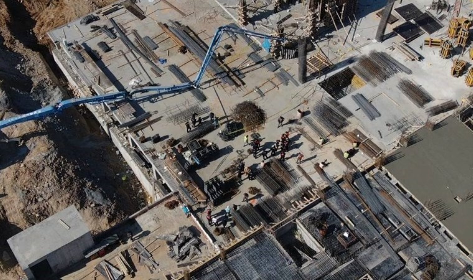 Ataşehir’de inşaat alanında vinç devrildi: 1 personel hayatını kaybetti!