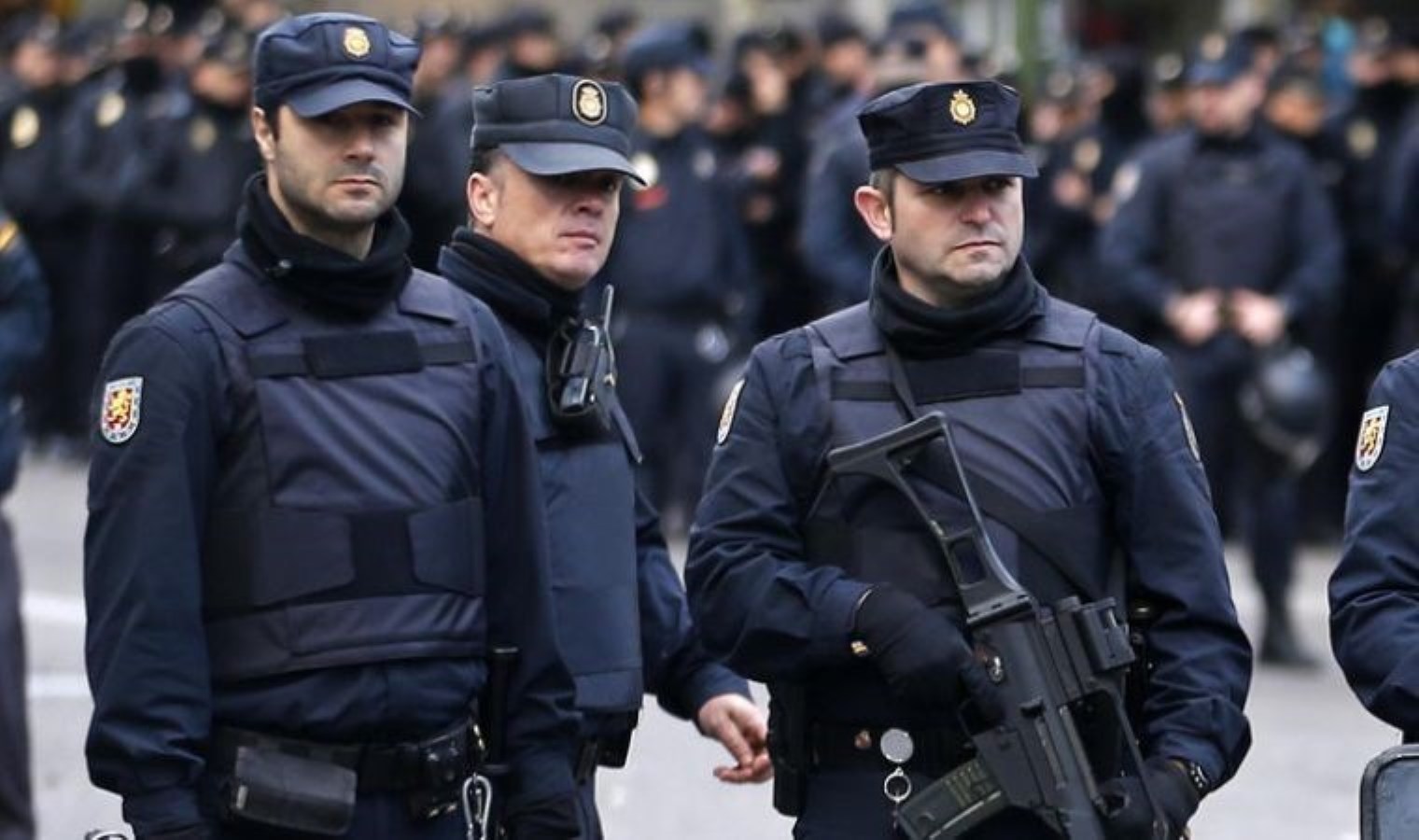 Avrupa’nın en büyük uydurma para merkezi çökertildi: İspanya polisi 10 kişiyi gözaltına aldı