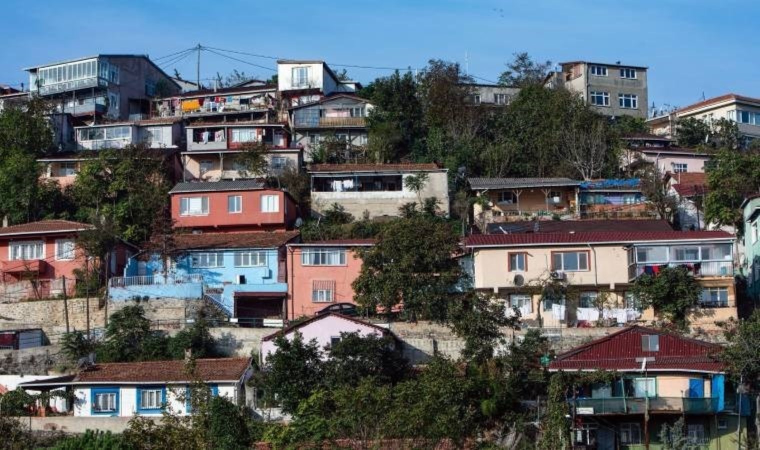 AYM’den gecekondu kararı: Belediyelere kaçak yapıları çabucak yıkma hakkı veren düzenleme iptal edildi