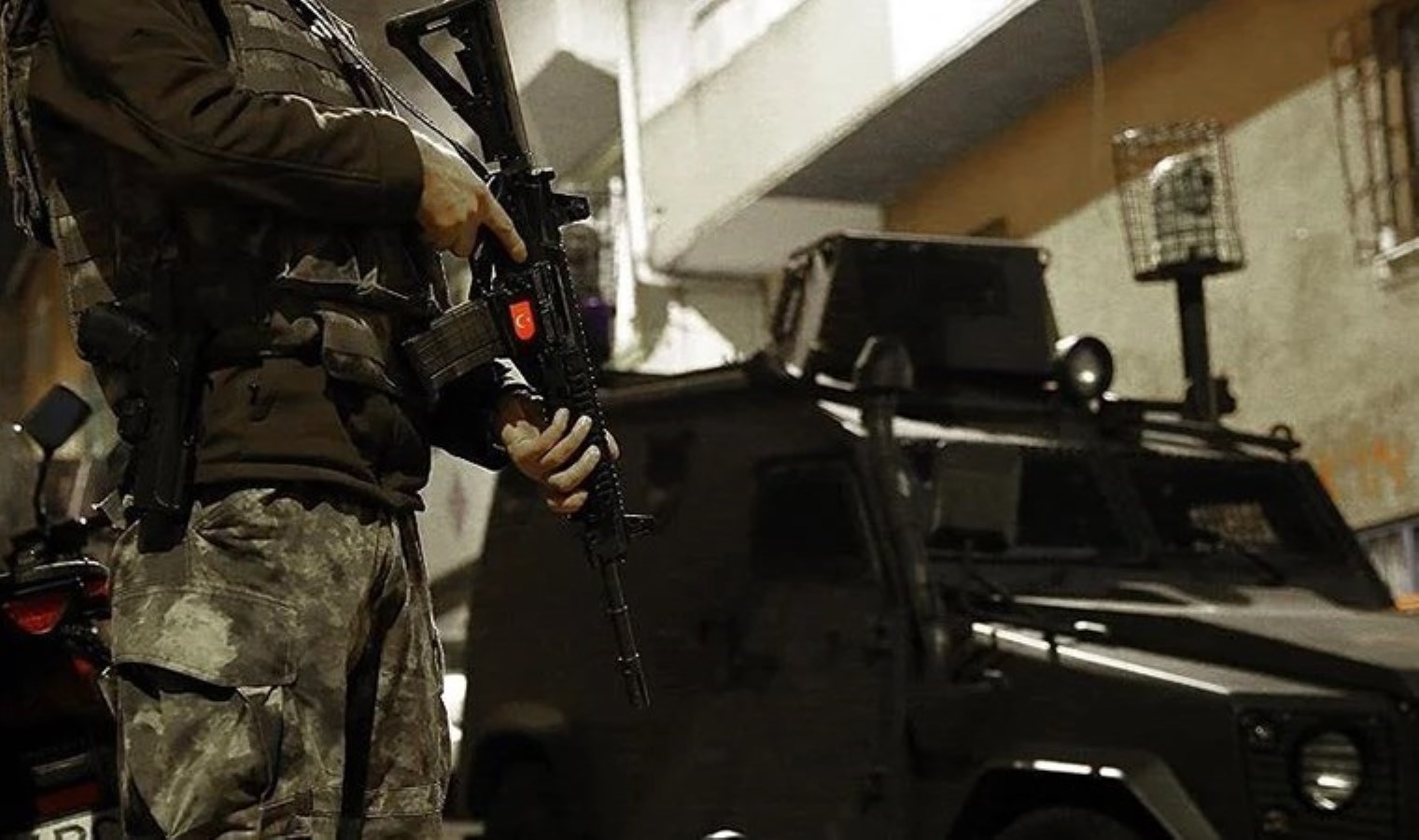 Bakan Yerlikaya duyurdu! İstanbul’da ‘Mahzen-29’ operasyonu: 32 kuşkulu yakalandı