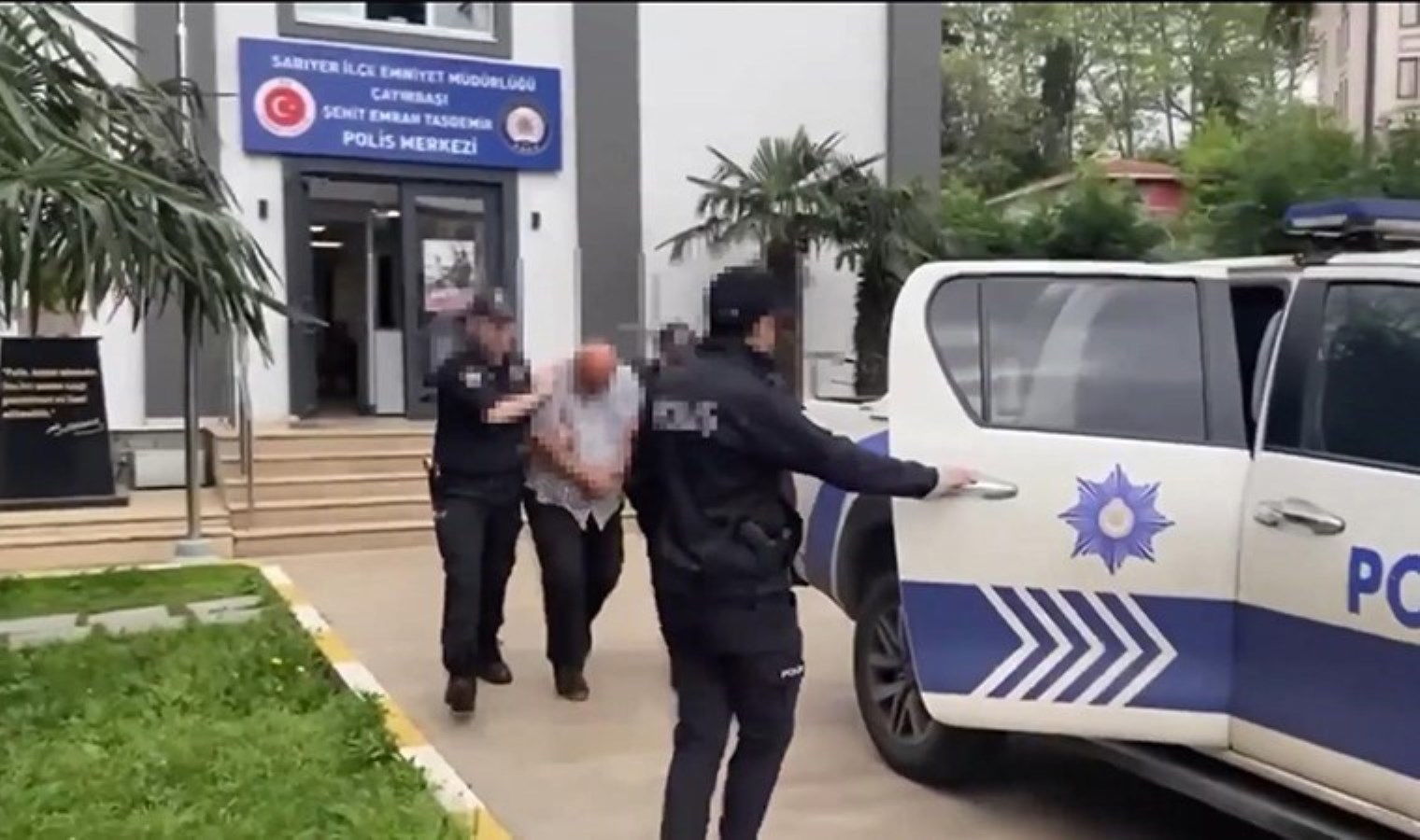 Bakan Yerlikaya ‘Gereği yapıldı’ diyerek paylaştı: Sarıyer’de bayan öğretmeni yumruklayan saldırgan adliyeye sevk edildi