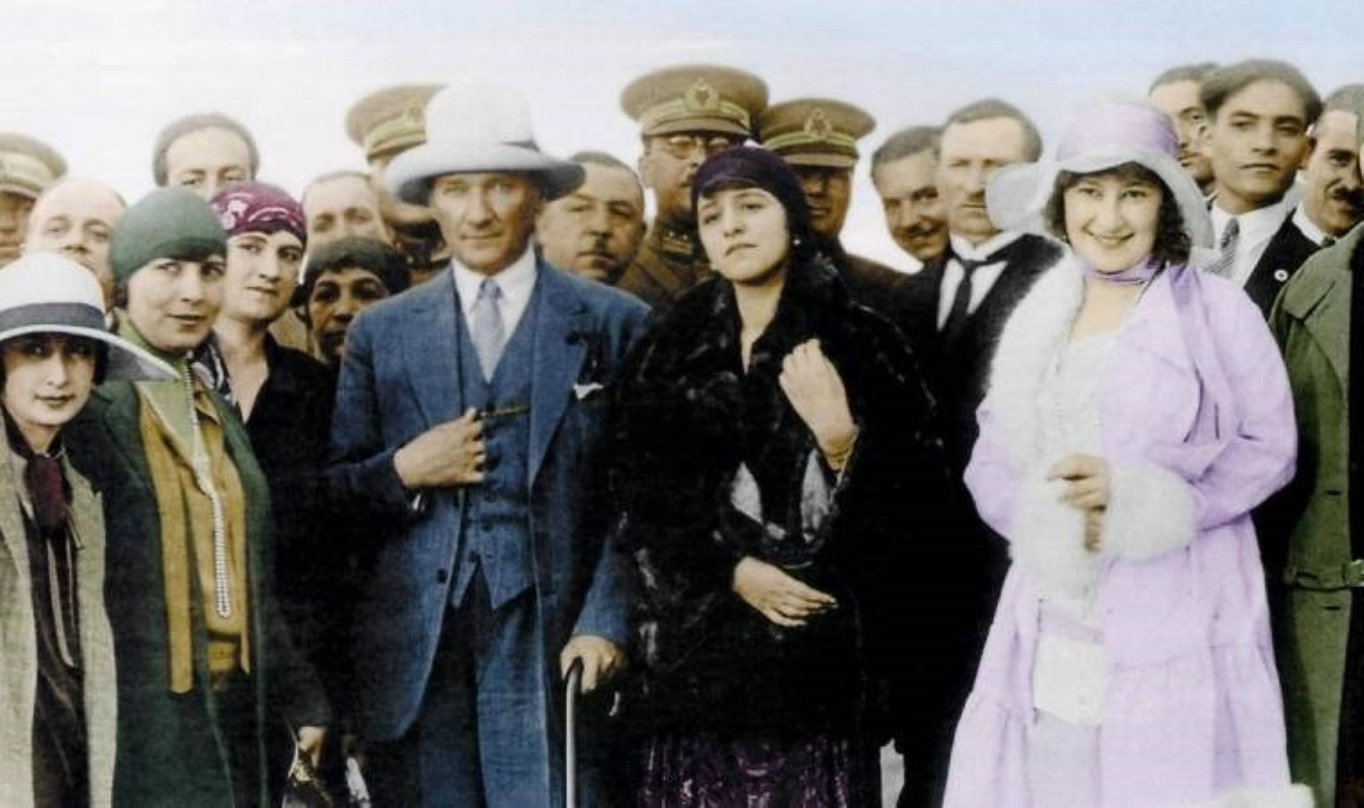 Bayanlara 94 yıl evvel seçme ve seçilme hakkı verildi