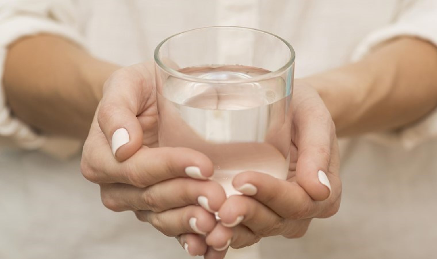 Bayram sabahına ılık bir bardak suyla başlayın! Tesirine inanamayacaksınız….