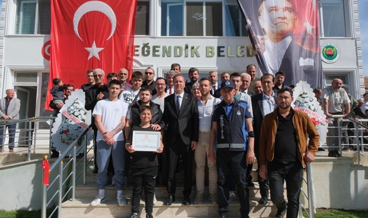 Beğendik beldesinde AKP’li enişte Ferat Gülver seçimde CHP’li kayınpederine karşı 105 oy farkla kazandı