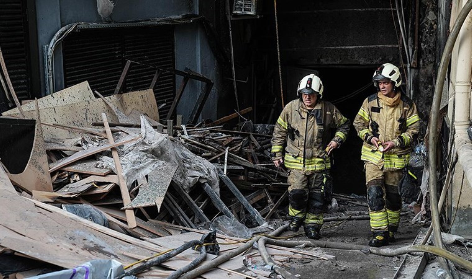 Beşiktaş’taki yangın soruşturmasında uzman ön raporunun detayları ortaya çıktı: ‘Çalışanlar asma kata çıkarak mahsur kaldı’