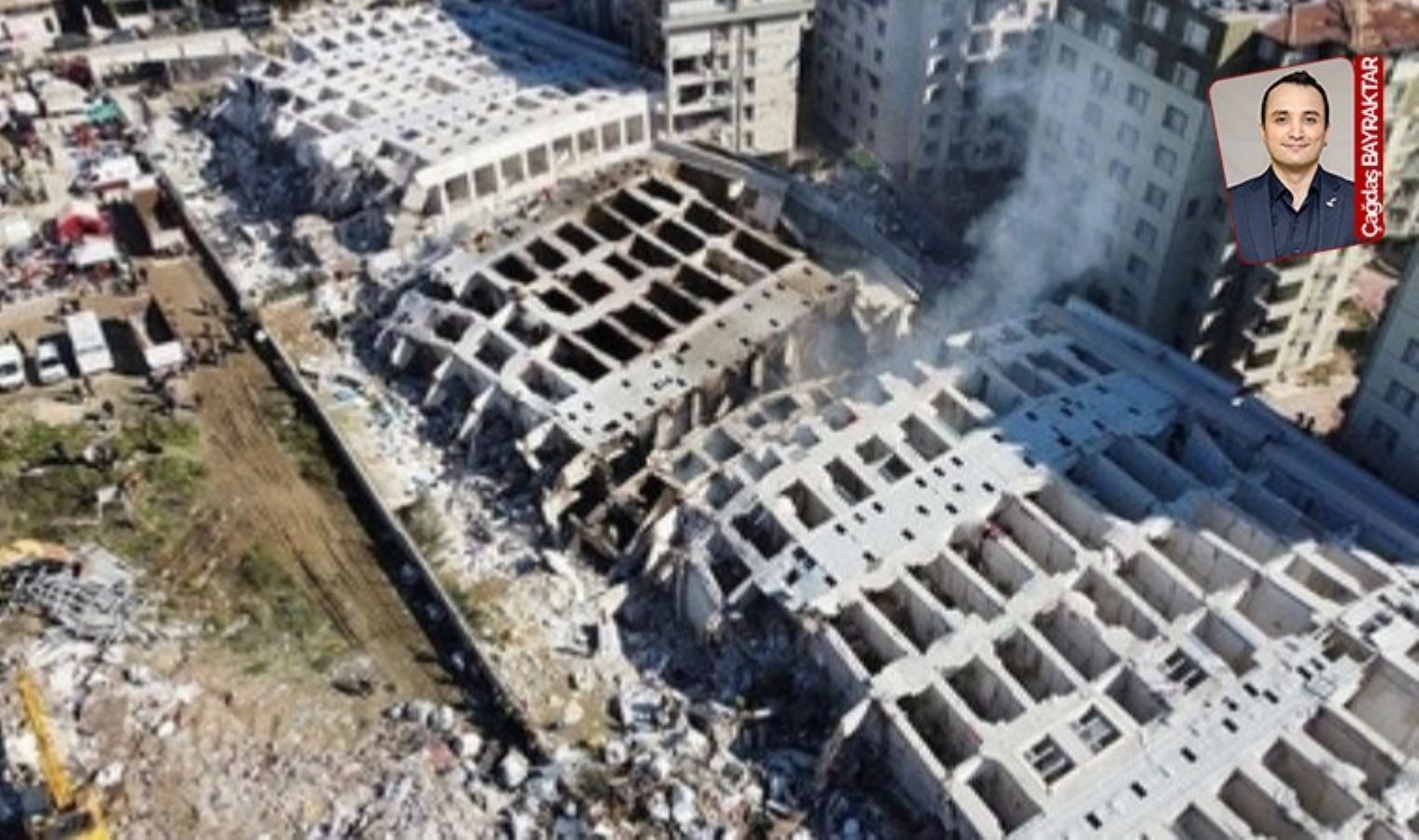 Binası yıkıldı, kendisini övdü: Yeniden zelzelesi suçladılar!