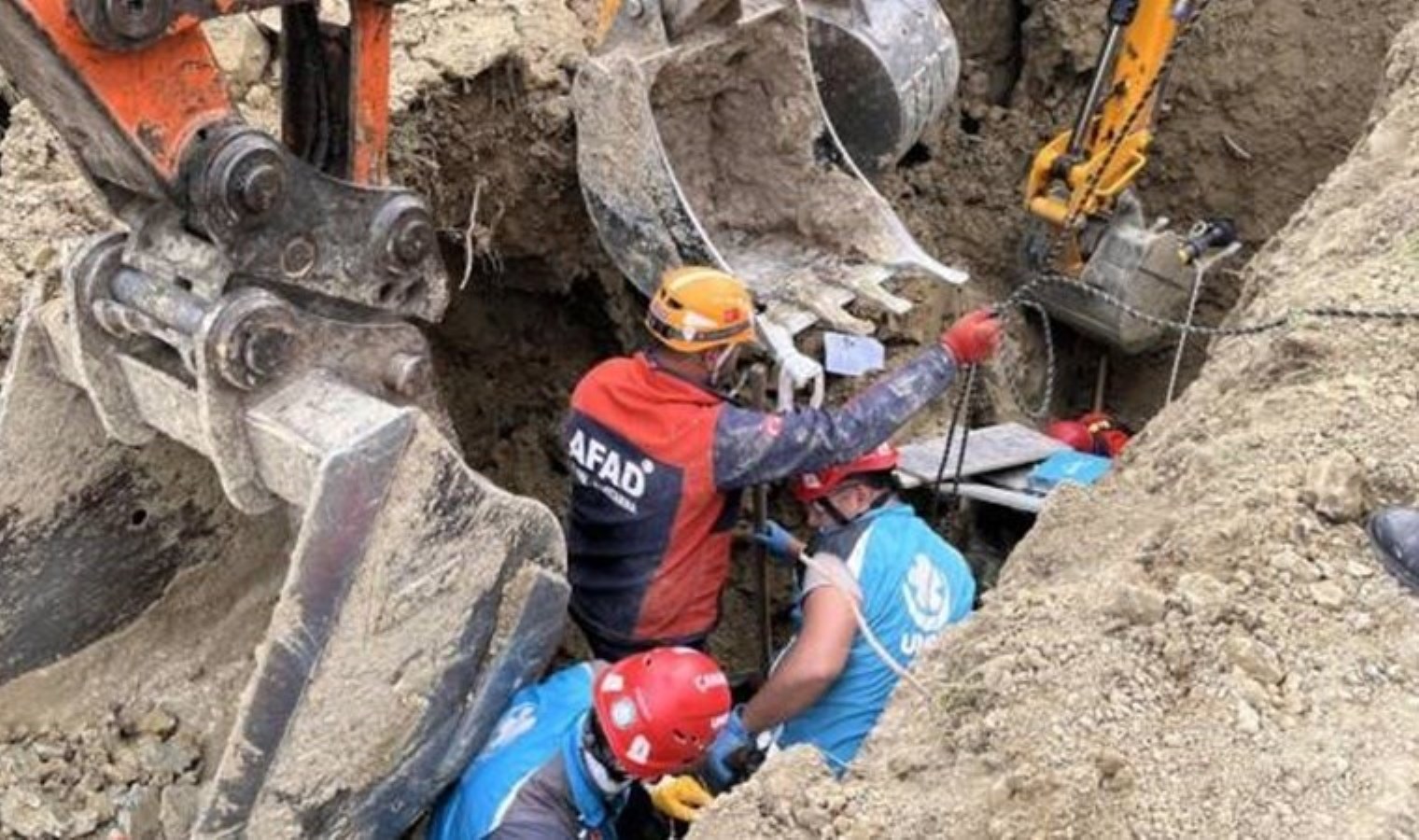 Bodrum’da göçük altında kalan emekçiler kurtarıldı