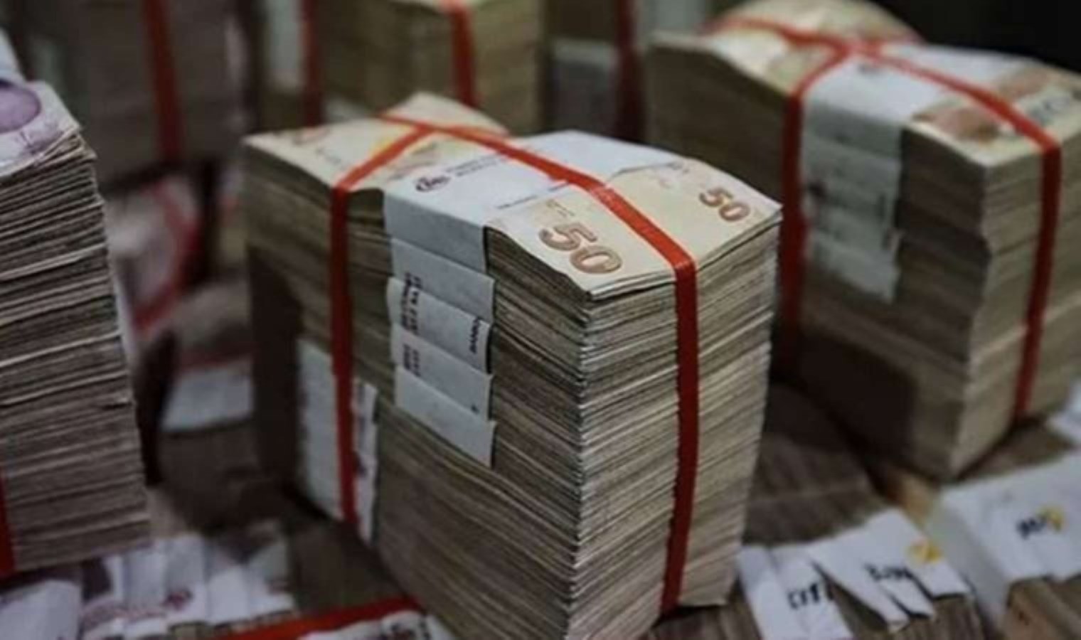 Bütçe borçla dönüyor