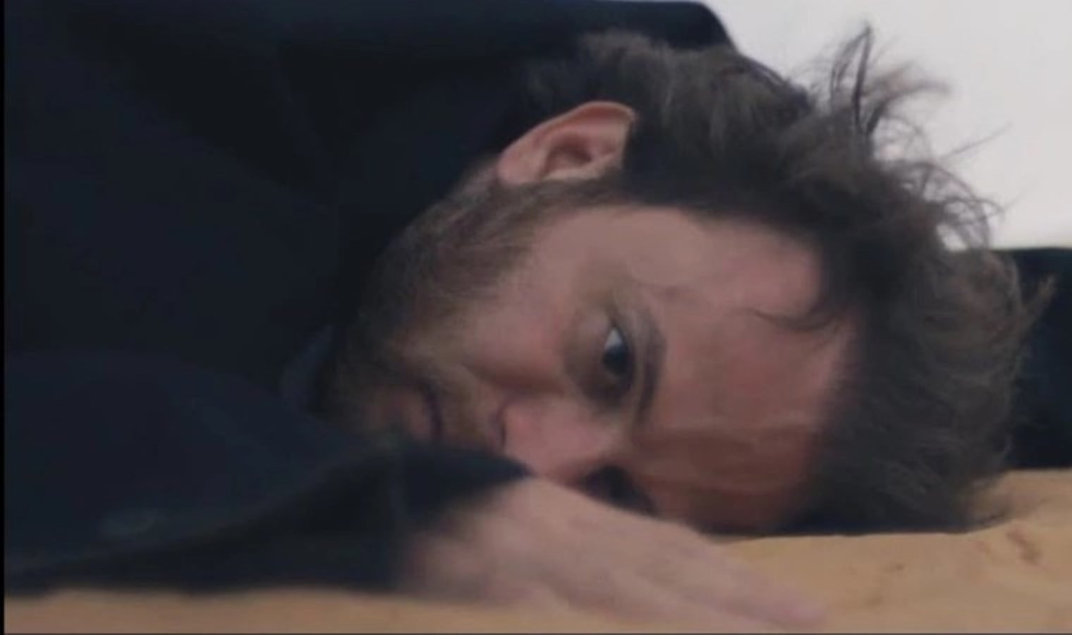 Büyük Gelen Palto sinemasının konusu ne? Büyük Gelen Palto sinemasının oyuncuları kim?