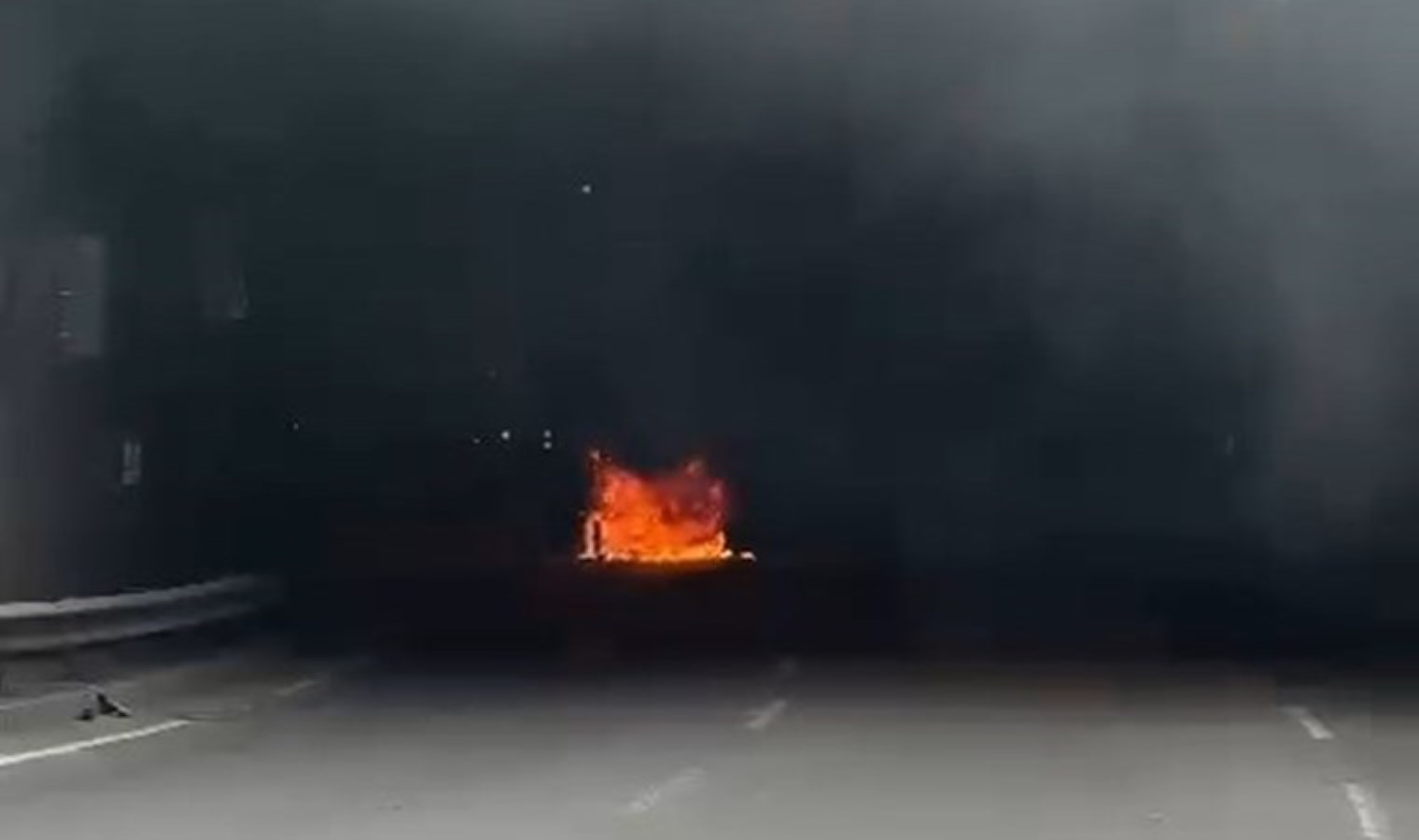 Çağlayan Tüneli’nde araba alev aldı!