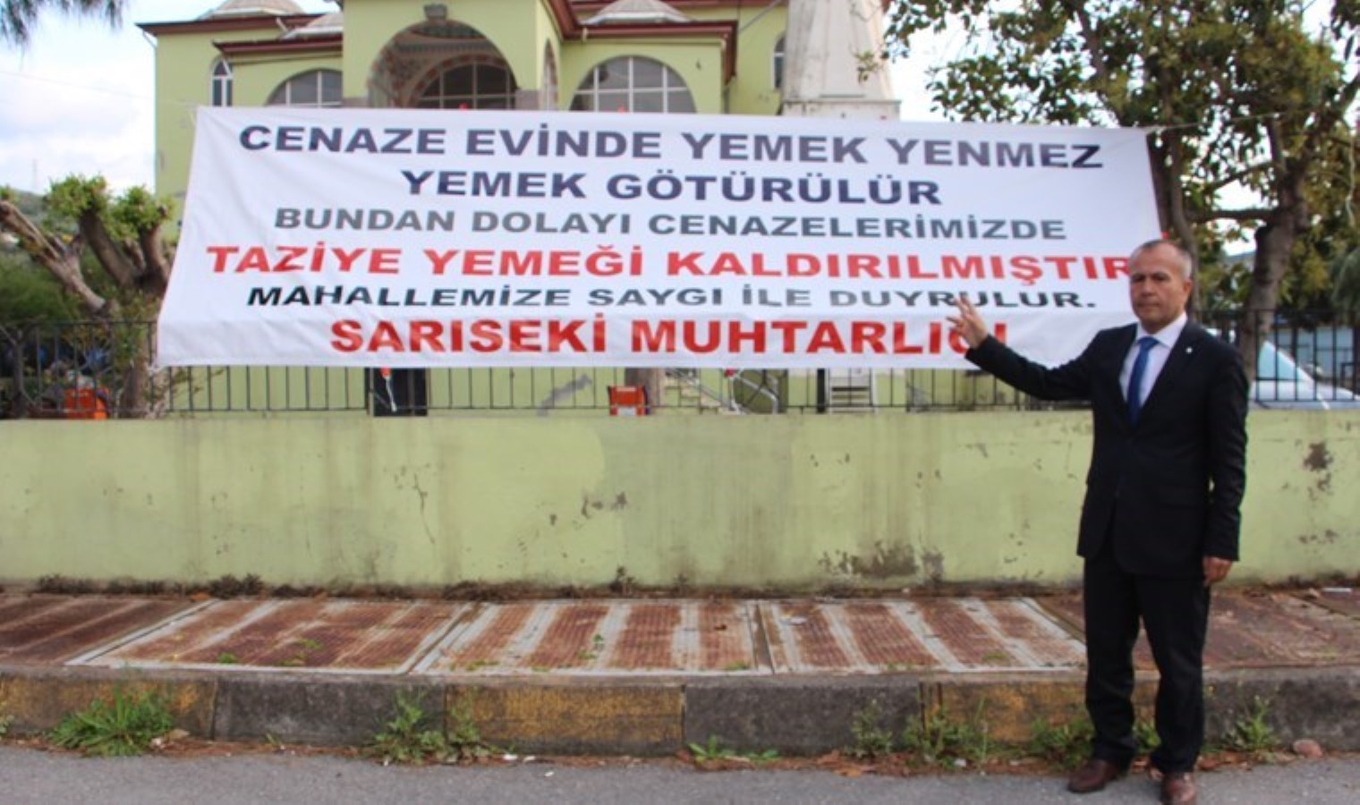 ‘Cenaze konutunda yemek yenmez’ diyen muhtar, birinci icraat olarak cenaze yemeğini kaldırdı