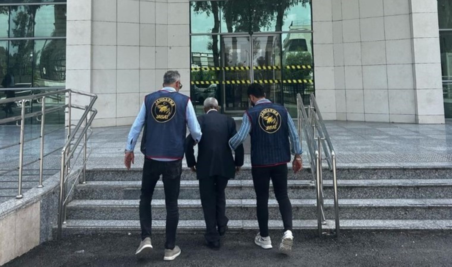 Çeşitli kabahatlerden aranan 10 hükümlü yakalandı