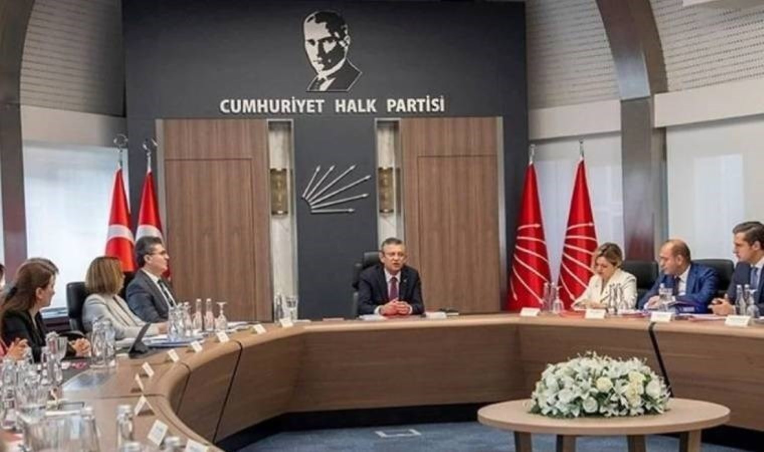 CHP’de birinci MYK toplandı, seçim tahlili raporu istendi: Büyükerşen’le yeni ünite